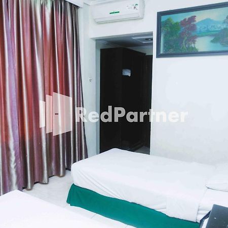 Hotel Yasmin Makassar Mitra Reddoorz Екстер'єр фото